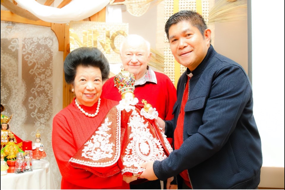 Special guest Susan Hauck poses for a photo along with her husband, and parish priest Father Nilo Macapinlac. 