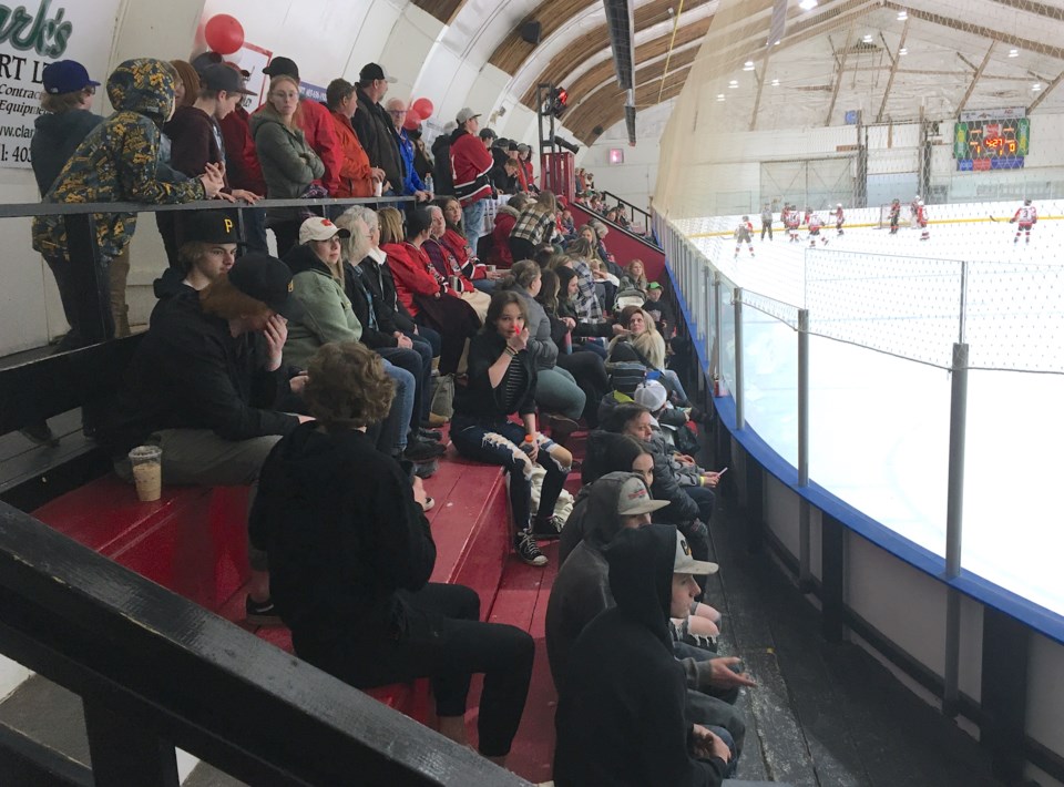 hockey provincials-crowd