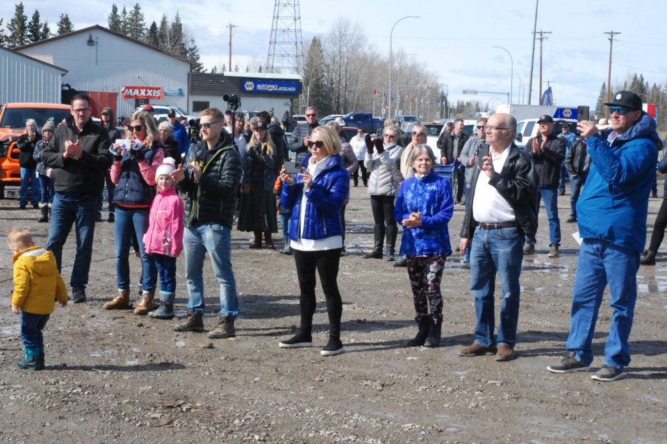 Anti-lockdown rally draws out roughly 150 people in Sundre 