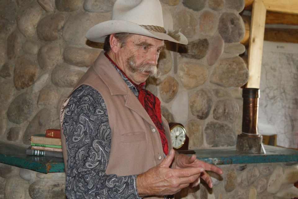 COWBOY CULTURE – Cowboy poet BJ Smith regaled on Friday, Sept. 20 at the Sundre and District Museum grounds a crowd of about a dozen people with his wide-spanning travails that included a variety of tales ranging from harrowing near-death experiences wrangling livestock to the humorous levity that can sometimes also be found in the often unpredictable adventures of life. Among the numerous poems he recited was a fond homage to an old horse he recalled once training that was named Lobo, which he started off by referring to the steed as the “equine desperado.” Amid cooler weather outside following some rain earlier that day, the museum’s ranger station provided a toasty warm and cozy accommodation for his interactive performance as he invited attendees to participate by sharing some of their own stories, which in one instance led to a conversation about how older attitudes toward training horses by force have in some cases evolved into relying more on compassion.
Simon Ducatel/MVP Staff