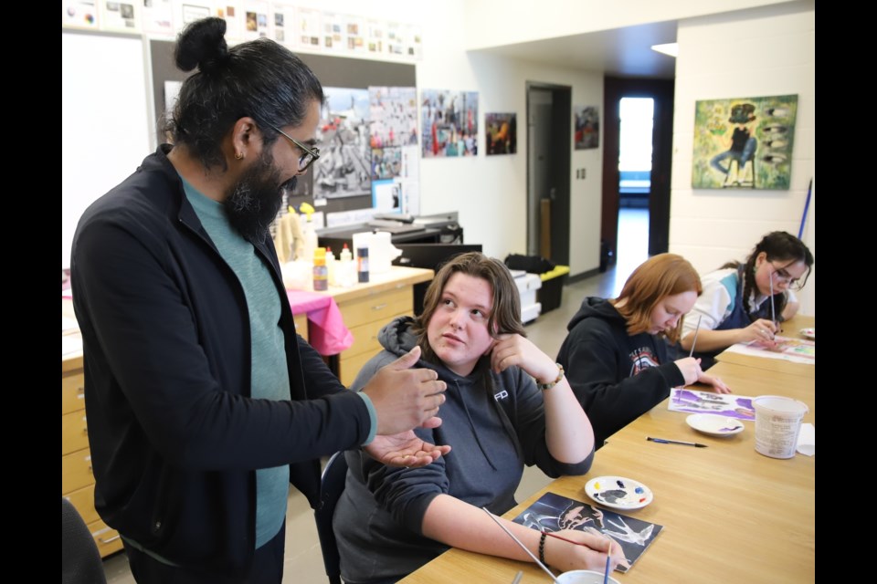 Santosh Korthiwada, who served as an artist-in-residence at École Olds High School for a couple of weeks in late February and early March, discusses art with Grade 12 student Milo Wood.
Doug Collie/MVP Staff