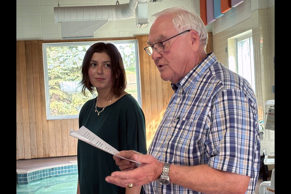 Gavin Bates, co-creator of the Bates Wardle Award, delivers a presentation to family and friends of Innisfailian Michelle Taylor (left), the 2024 winner of the prestigious award. Johnnie Bachusky/MVP Staff