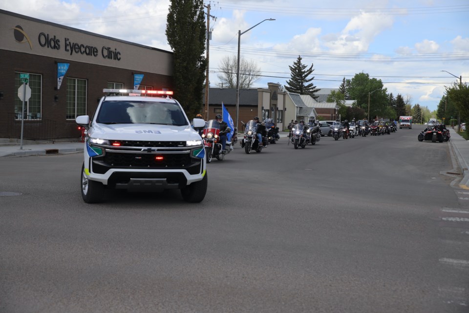 Led by an ambulance, motorbikes begin to roll out June 2 from Olds toward Stettler in the second annual spring charity fundraising motorcycle ride to raise funds for the Marc Moebis EMS Scholarship Fund.
Doug Collie/MVP Staff