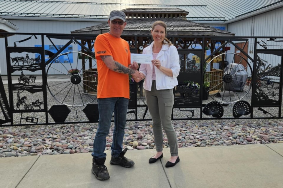 Carrie Couch, the Sundre and District Museum’s executive director, recently accepted a $1,200 donation presented by Tomas Knecht, West Country Cruisers president.
Photo courtesy of Erin Knecht