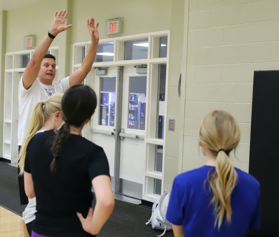 mvt-eohs-sr-girls-vball-practice-1