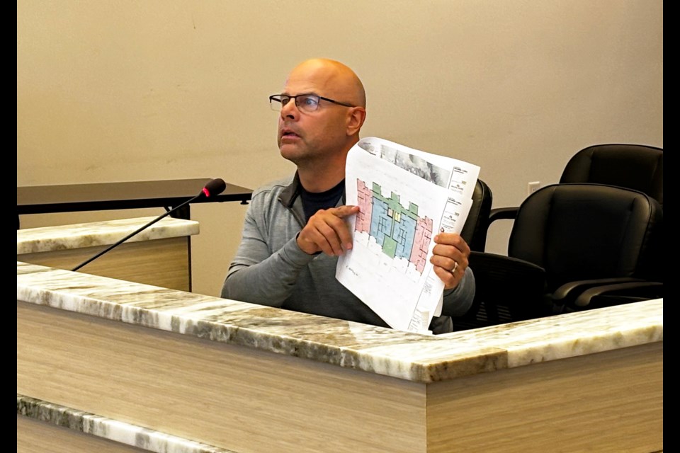 Glen Carritt, the developer for a proposed 12-unit condo project for the northeast side of Dodd's Lake, pitches Innisfail MPC members his plan during a meeting on Aug. 6. Johnnie Bachusky/MVP Staff 