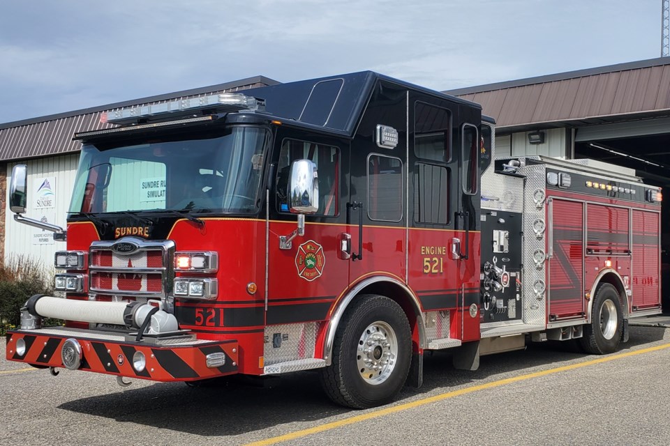 Unit 521, the Sundre Fire Department’s newest acquisition, was recently unveiled. The fire truck’s price tag of almost $1 million was split 50-50 with Mountain View County.
Photo courtesy of Sundre Fire Rescue Society
