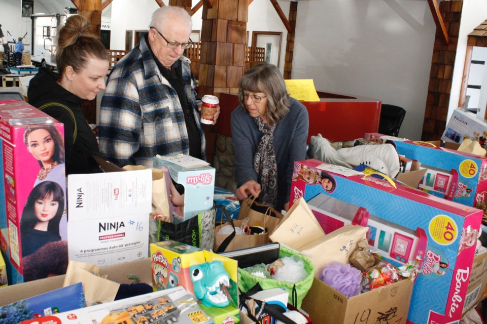 Susan Brace, right, Sundre Santas workshop manager, offered Sundre mayor Richard Warnock and Coun. Jaime Marr a walkthrough of the space that was made available courtesy of the new and currently under renovations Western RV Country. Simon Ducatel/MVP Staff