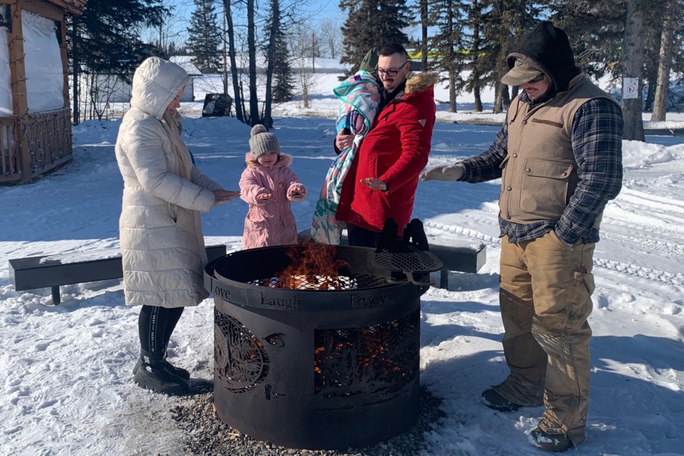 The sky was clear and blue with the sun shining bright over the Family Day long weekend, but temperatures were nevertheless quite frigid. Those who came out on Feb. 16-17 to take in the Sundre Winterfest 2025 activities at the riverside Greenwood Community Gazebo were able to warm up their hands by a couple of fire pits that were fired up for the occasion.
Simon Ducatel/MVP Staff