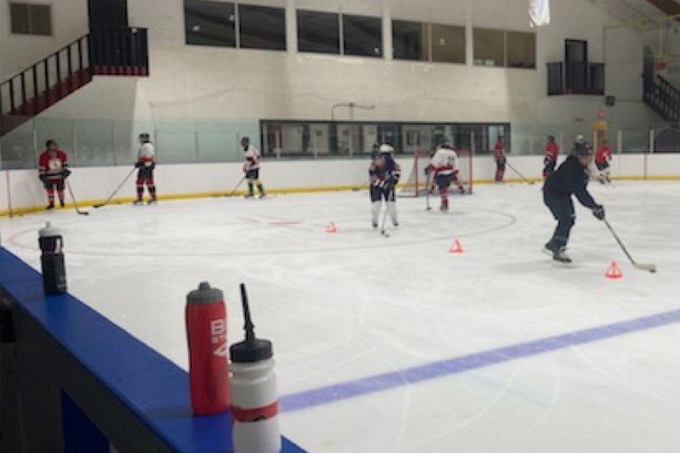 mvt-sundre-womens-rec-hockey-practice