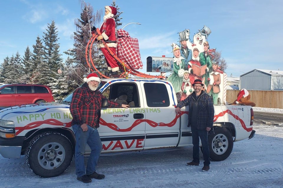 MVT The Caroling Christmas Truck