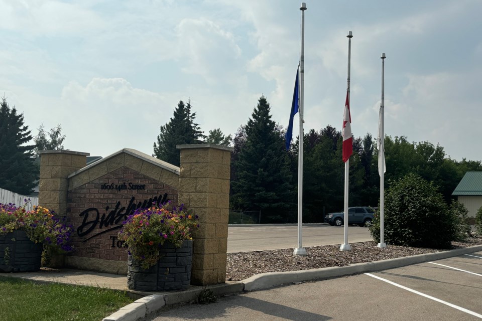 mvt-town-of-didsbury-half-mast