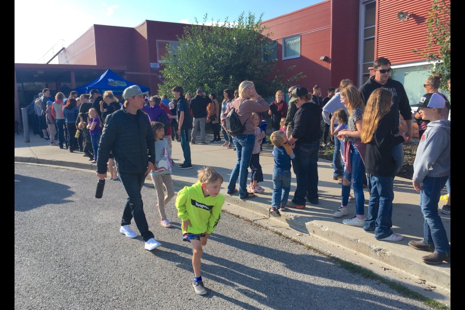 A lengthy lineup of residents patiently wait for their turn to grab a hot dog or burger on Thursday, Sept. 8 during the Welcome Back BBQ Community Recreation Registration event at the Sundre Community Centre and River Valley School. 
Simon Ducatel/MVP Staff