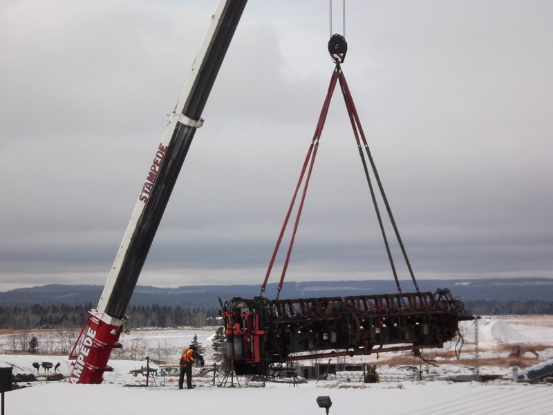 A 200 ton crane lifts old canter line