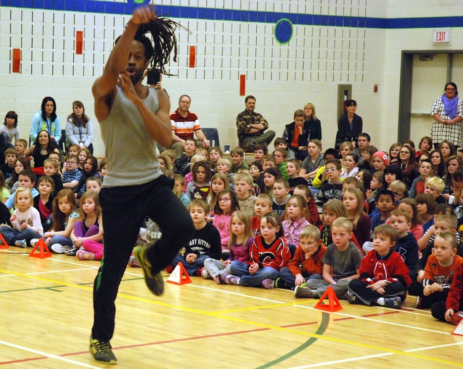 RAINBOW DANCE AT RIVER VALLEY SCHOOL ó A group of performers from Oregon called Rainbow Dance Theatre entertained River Valley School students and staff on Tuesday, March 1