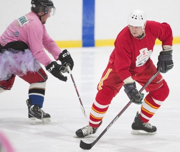 Mark &#8220;Don Cherry&#8221; Weir enthusiastically coached the bantam Huskies in character.