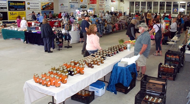 The Sundre Farmers&#8217; Market, which features a wide variety of vendors selling unique crafts and delicious produce as well as other treats, recently started up again for