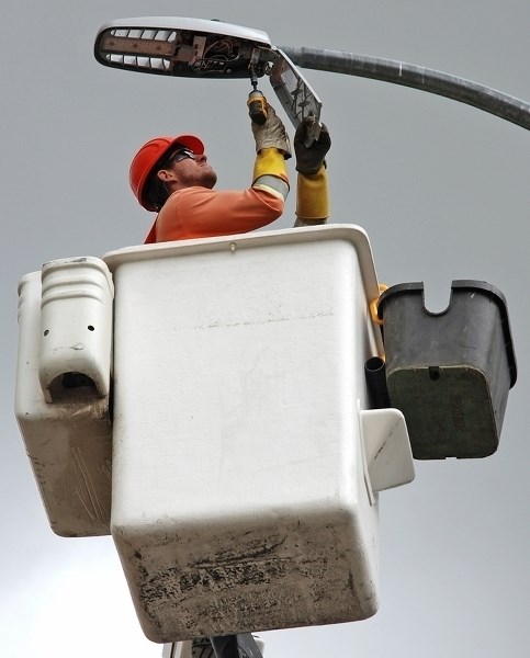 Following a successful pilot project to install new LED street light heads in six municipalities throughout the province last year, FortisAlberta recently began deploying the 