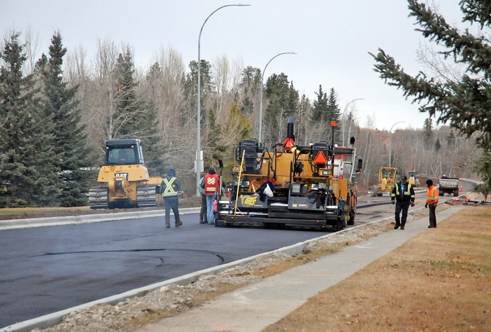 Efforts to lay asphalt along Centre Street North were well underway earlier this week, but snowfall later in the week prevented work on the $2.2-million project&#8217;s first 