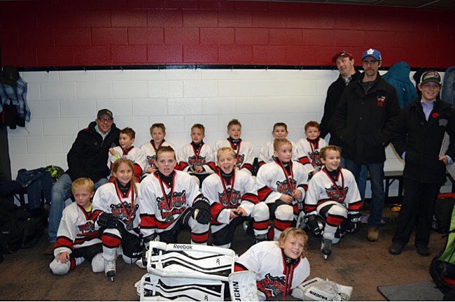 The Sundre Novice Huskies recently finished second place in their home tournament at the Sundre Arena after an exciting nail-biting final against Airdrie, which won 5-4 in a