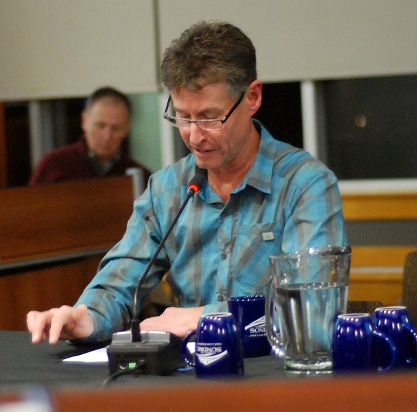 Mike Beukeboom, president of the Sundre and District Chamber of Commerce, strongly urged council to consider opening with the provincial government a dialogue about an