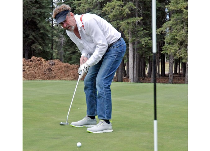  Dave Wall, a longtime member of the Sundre Golf Club who lives near Bergen, did not pass up the chance to hit the fairways last Thursday ahead of the official opening of the season. It was his first time out on the course this year, and he made this putt on Hole No. 10 in one shot to make par.