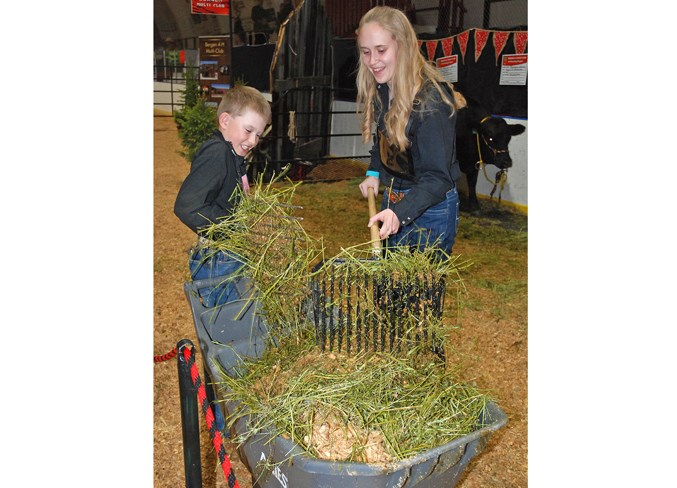  Someone’s got to do it! Bergen 4-H Multi Club members Cole Evans and Ashley Schrauwen weren’t shy about shovelling. Simon Ducatel/MVP Staff