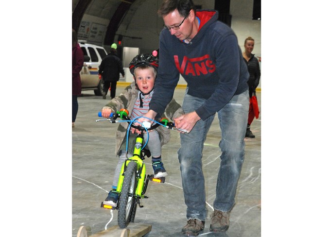  Drew Murphy, 5, gets a helping hand from Sundre Bike n’ Ski Club volunteer Troy Fee to get over an obstacle. Simon Ducatel/MVP Staff