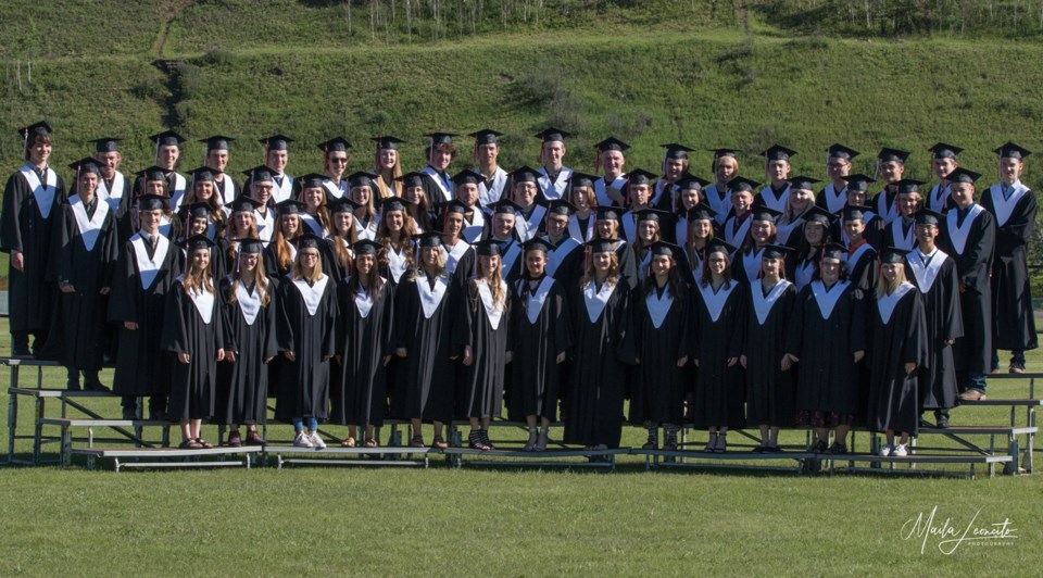  Sundre High School’s Class of 2019 pose for a group shot. Photo courtesy of Image by Maila