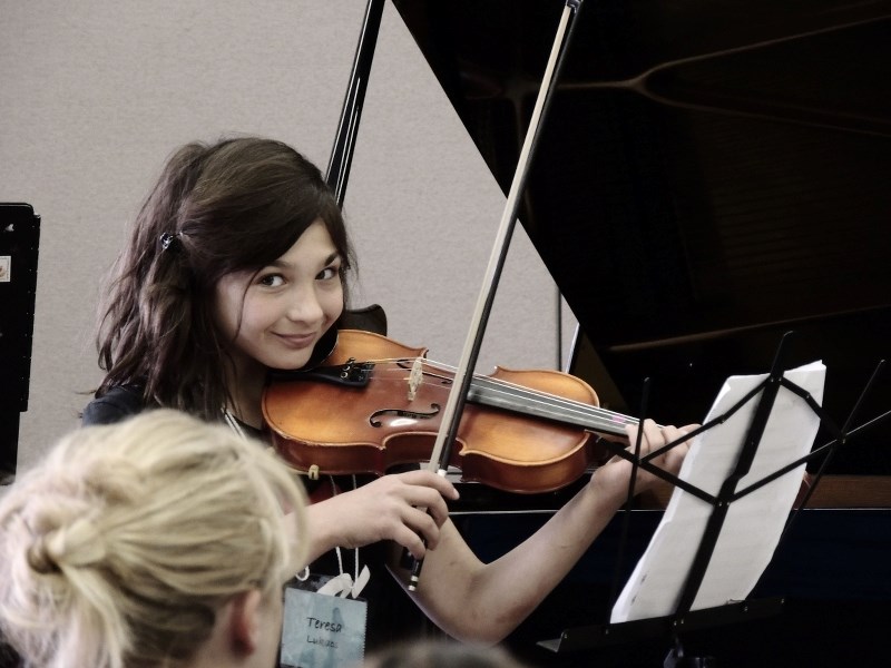 Olds violinist Teresa Lukacs performs at Strings &#038; Keys workshop