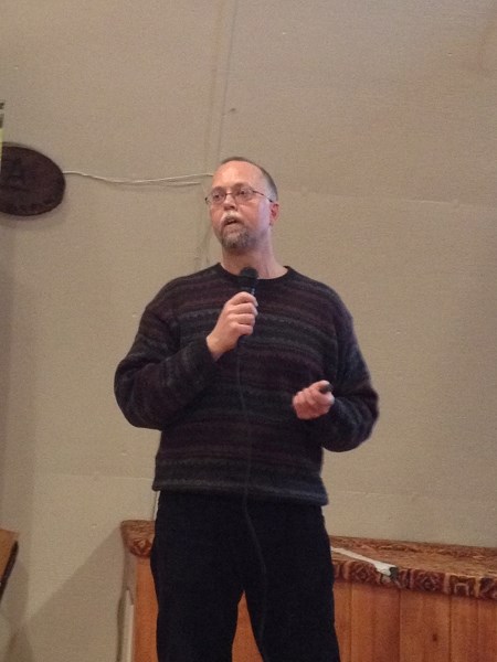 Claude Eckert, a hydrogeologist with the Alberta Energy Regulator speaks at the meeting in Bergen.