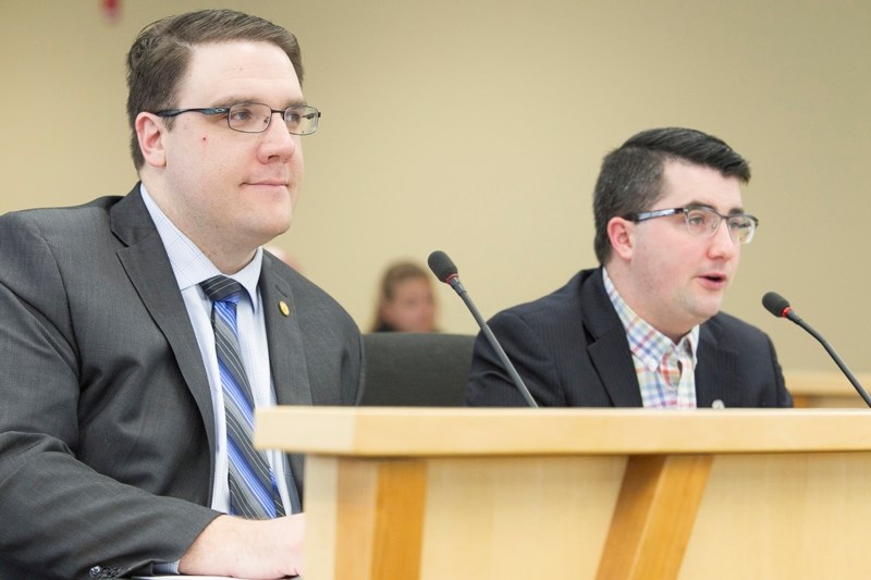 Wildrose MLAs Jason Nixon, left, and Nathan Cooper speak with Mountain View County council on March 23.