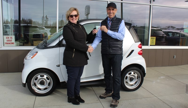 Graham Steckley of Family Auto Sales in Carstairs donates a Smart Car to Cindy Palin, director for the Central Alberta Pregnancy Care Cantre, for the centre&#8217;s upcoming