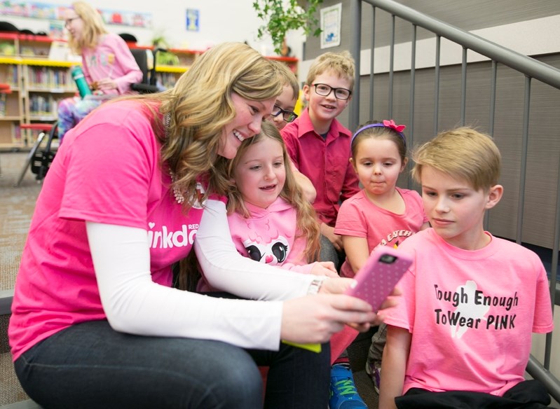 Lisa Baird, vice-principal at école John Wilson Elementary School, shows a photo to students. From top left are Liam Kirchner, Riley Bates, Lucy Bray, Shae Conn and Kyle Dodd 