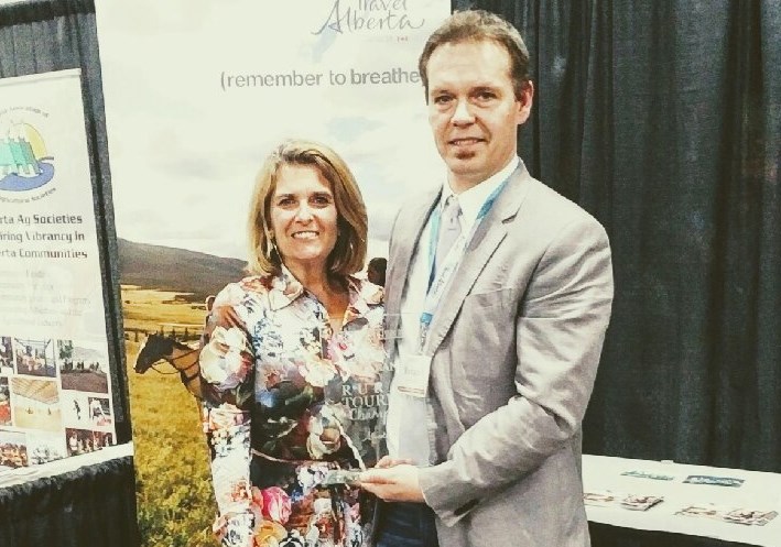 Lisa Lima, director of the Danish Canadian Museum and Brian Desjardins, the museum&#8217;s executive director, recently received the 2017 Wynn McLean Growing Rural Tourism