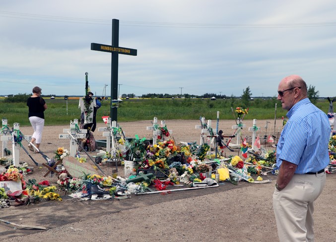 Web Humboldt Broncos crash site Mourner 4