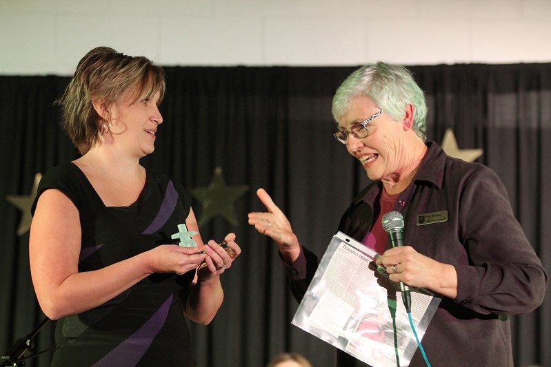 Carla Sparks (left) of Bowden accepted the Alberta School Council Association&#8217;s Parent of Distinction award from association director Shari Robertson before the start