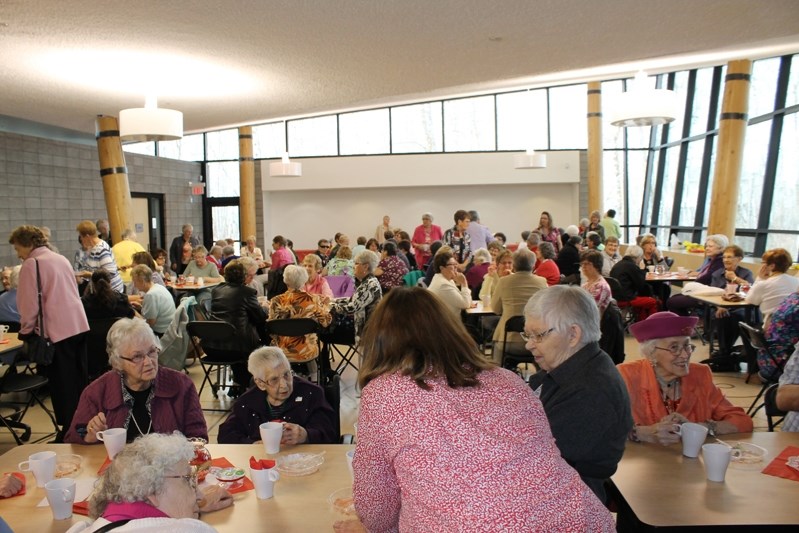 An appreciative crowd enjoys the Strawberry Tea hosted by the Innisfail and District Ladies Health Centre Auxiliary during the afternoon of May 9 to raise money for the