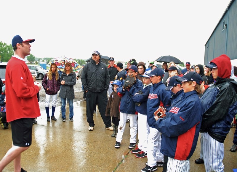 Innisfail Minor Ball Association alumnus, Mike O&#8217;Dwyer speaks to a group of minor ball players before a mini-ball clinic held at the Arena diamond on June 18.