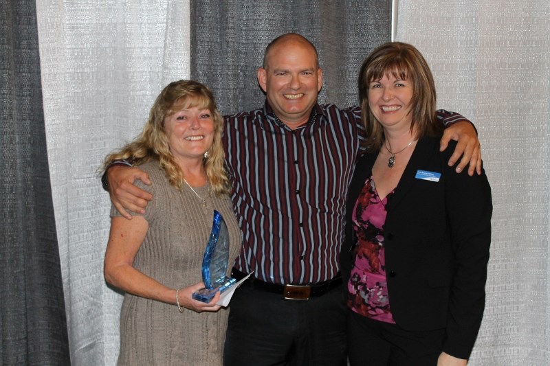 Tracey and Chris Chivilo of W.A. Grains &#038; Pulse Solutions were named Small Business of the Year during the 2014 Awards Gala. Delin Sheehan-Millang (right) of ATB