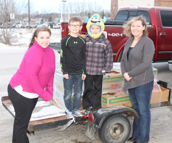 école John Wilson Elementary School students and teachers helped load three trucks full of food for the Innisfail and Area Food Bank on Dec. 19. More than 2,000 pounds of