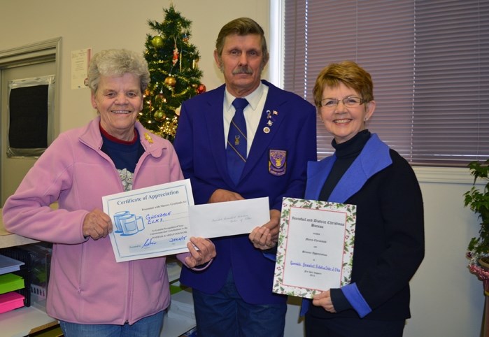 The Gwendale Elk Society donated money raised from its annual auction sales to the Innisfail and District Food Bank and the Innisfail Christmas Bureau. Accepting cheques from 