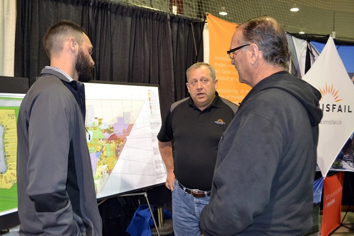 Mayor Brian Spiller (centre) meets the public during last month&#8217;s annual Innisfail &#038; District Trade Show at the Arena. The town sent out its tax and assessment