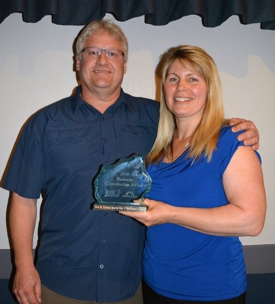 Rob and Kim Gette took home the top award for Business Contribution as owners of the Fox &#038; Hound Sports Bar/Mulligan&#8217;s Pizza.