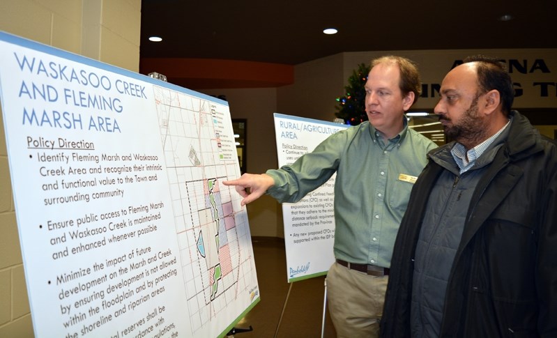 Ron Barr, long range planning manager with Red Deer County, discusses details of Penhold&#8217;s proposed annexation with a local resident during an open house Nov. 23 at the 