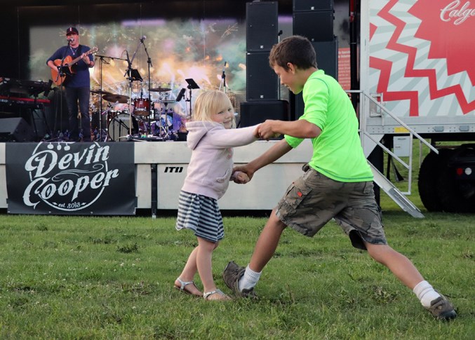 Inn Cole Martin dancers Can Day 2019FINAL