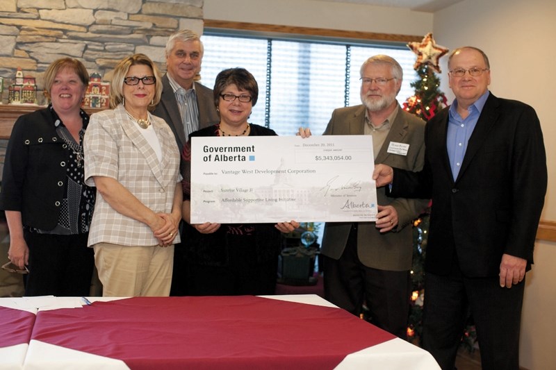 From left Cathy McDonald of Alberta Health Services, Mayor Judy Dahl, MLA Richard Marz, MLA Mary Anne Jablonski, Vantage West Development&#8217;s Peter Allan and Pat Hovan at 