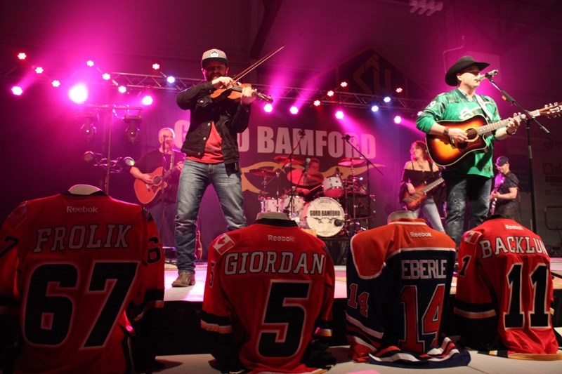 HONKY TONK HOCKEY TALKERS &#8211; Gord Bamford and his band performed during the Honky Tonk and Hockey Talk fundraiser for the Olds Grizzlys and the Innisfail Eagles March 18 