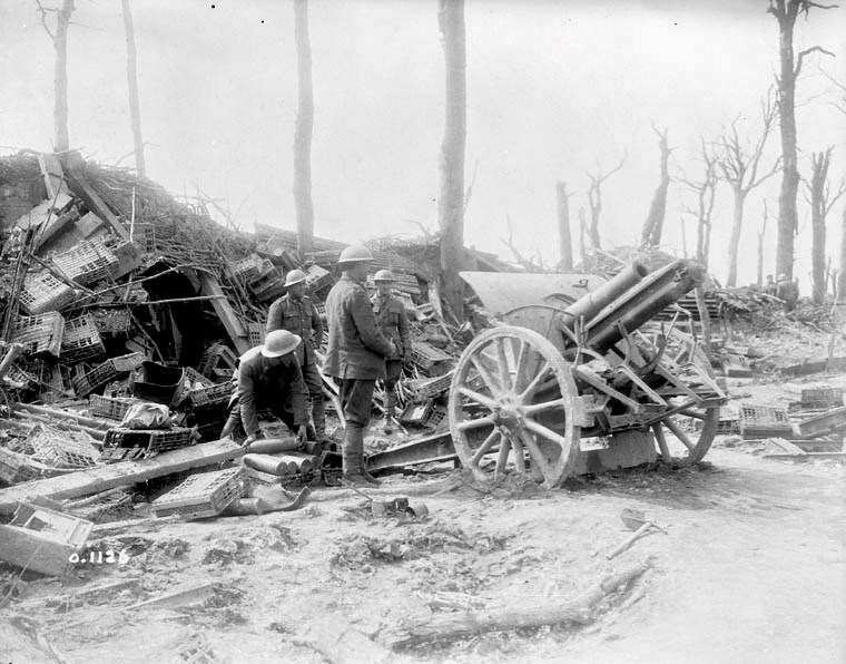 17th Battery, Canadian Field Artillery, firing a German 4.2 gun on the retreating Germans.