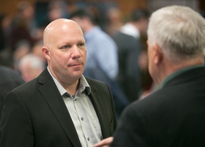 Mayor Mike Muzychka, left, speaks with Larry Wright, the town&#8217;s strategy and technology officer. Wright told a crowd at a Feb. 16 breakfast meeting that it&#8217;s too